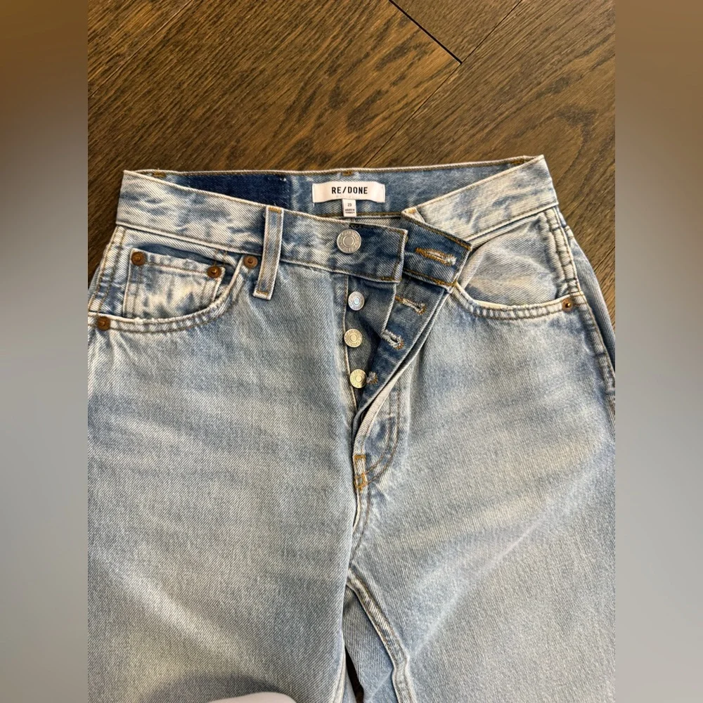 Re/done distressed blue jeans 23